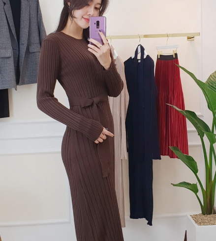 Knee-Length European Style Knit Dress with Bow Tie