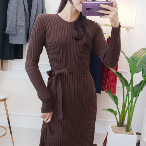 Knee-Length European Style Knit Dress with Bow Tie